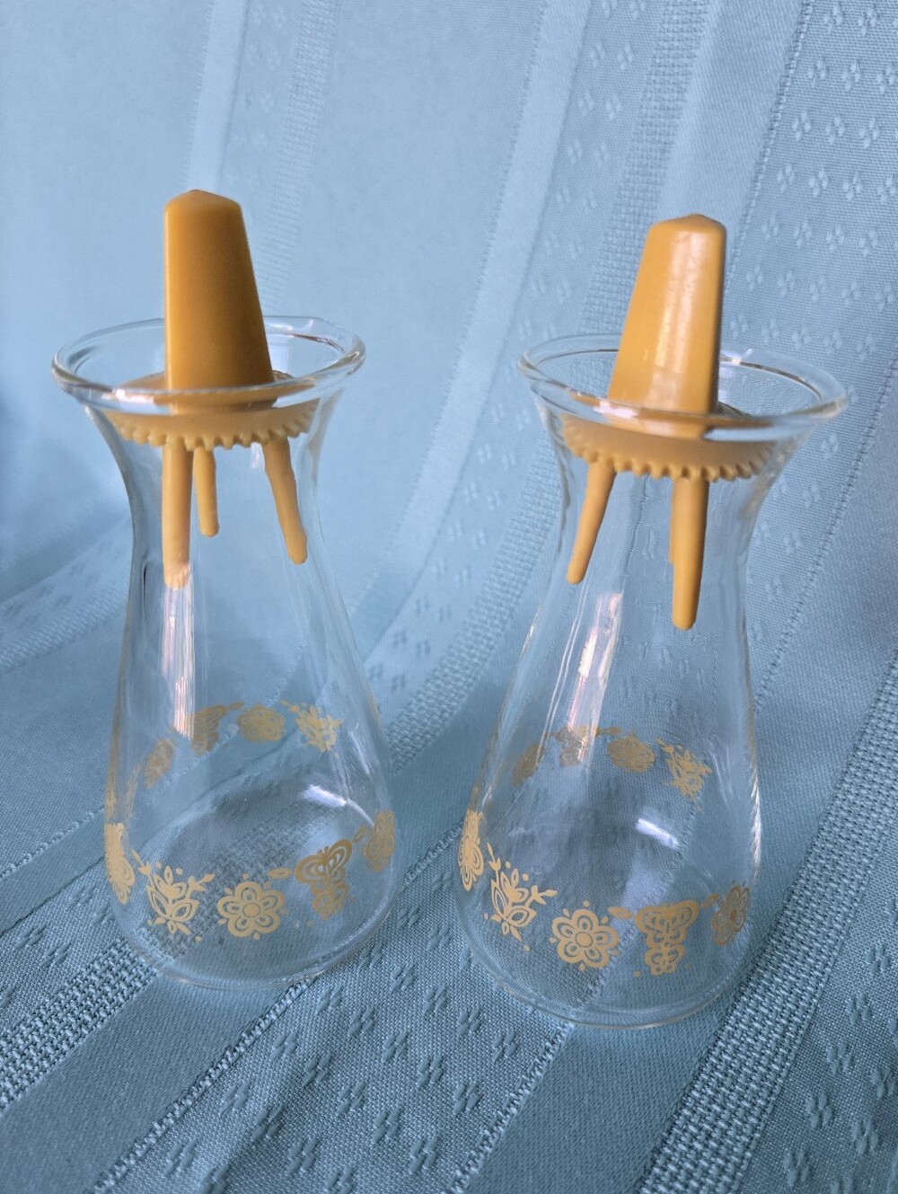 Pyrex Butterfly Gold Glass Cruet Set with Plastic Lids Oil Vinegar